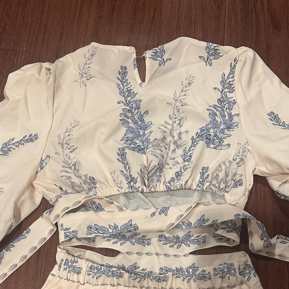 SHEIN Cream and Blue Floral Dress - Picture 6 of 10